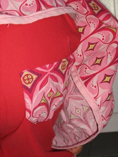 detail arriere pantalon rouge